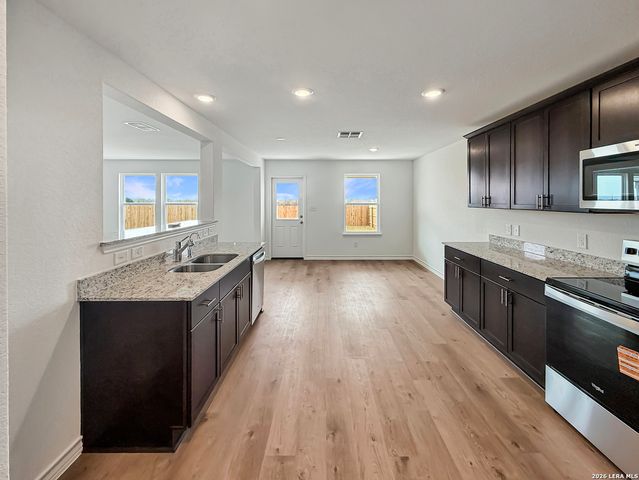 930 Bluegrass Pt, New Braunfels, TX 78130