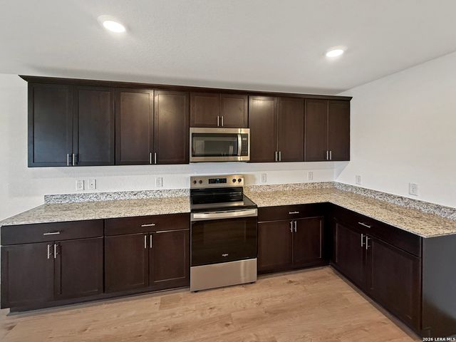 930 Bluegrass Pt, New Braunfels, TX 78130