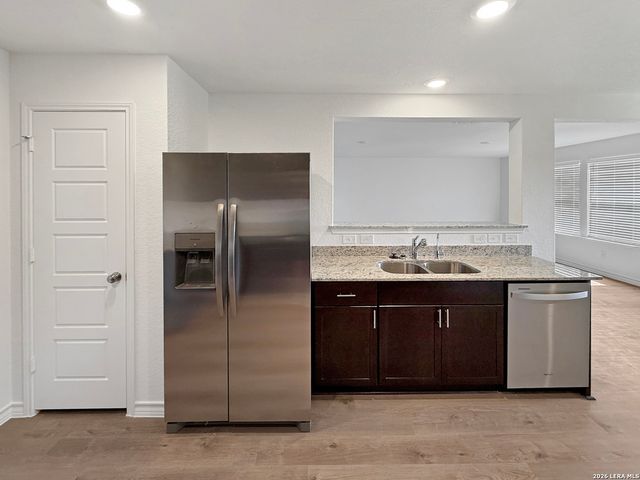 930 Bluegrass Pt, New Braunfels, TX 78130