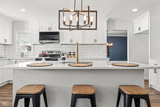 539 Amos Drive, Zionsville, IN 46077