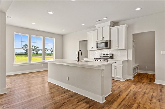 1648 Sanderson RD, Chesapeake, VA 23322