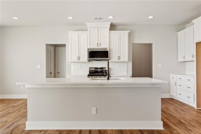 1648 Sanderson RD, Chesapeake, VA 23322