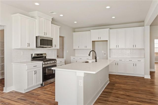 1648 Sanderson RD, Chesapeake, VA 23322