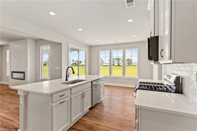 1648 Sanderson RD, Chesapeake, VA 23322