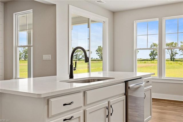 1648 Sanderson RD, Chesapeake, VA 23322