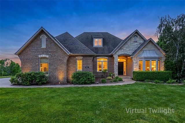 8070 Green Glades Court, Parkville, MO 64152