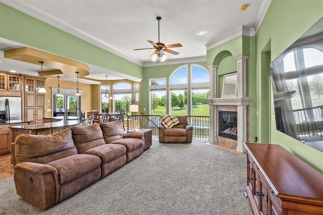 8070 Green Glades Court, Parkville, MO 64152