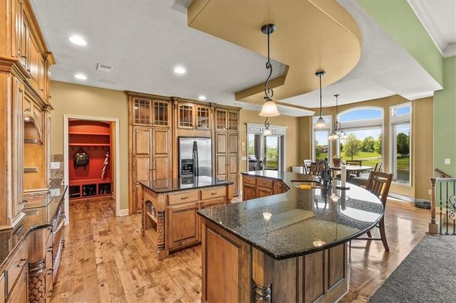 8070 Green Glades Court, Parkville, MO 64152