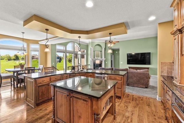 8070 Green Glades Court, Parkville, MO 64152