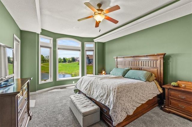 8070 Green Glades Court, Parkville, MO 64152