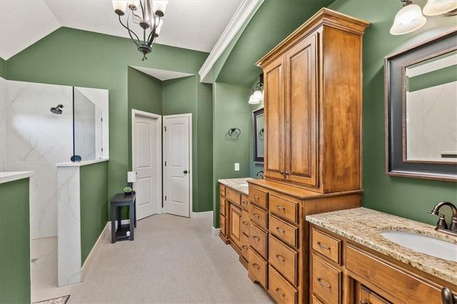 8070 Green Glades Court, Parkville, MO 64152