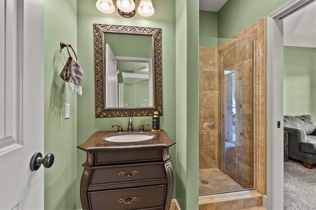8070 Green Glades Court, Parkville, MO 64152