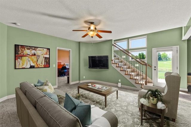 8070 Green Glades Court, Parkville, MO 64152