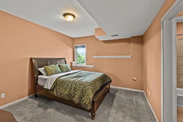 8070 Green Glades Court, Parkville, MO 64152