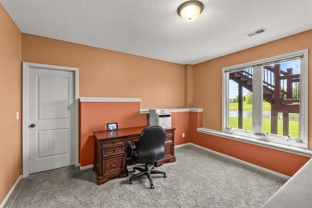 8070 Green Glades Court, Parkville, MO 64152