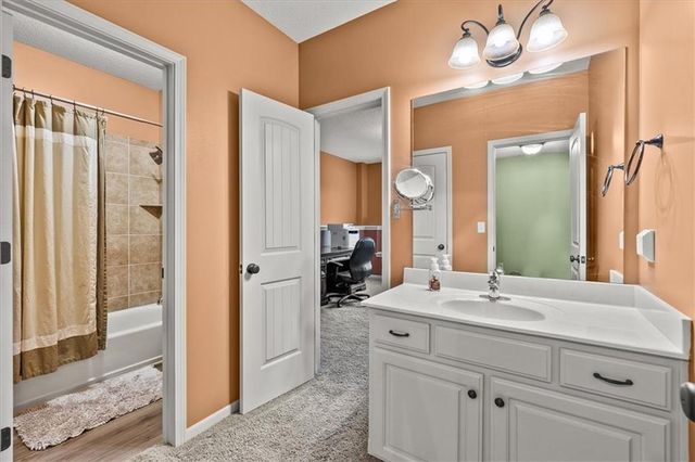 8070 Green Glades Court, Parkville, MO 64152