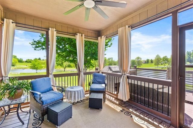 8070 Green Glades Court, Parkville, MO 64152