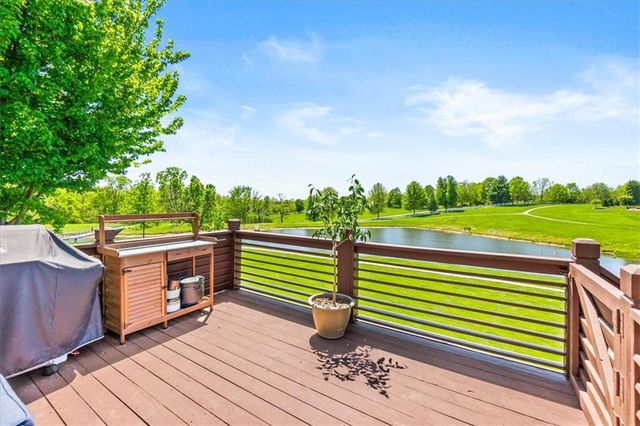 8070 Green Glades Court, Parkville, MO 64152
