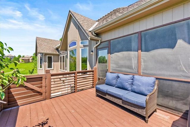 8070 Green Glades Court, Parkville, MO 64152