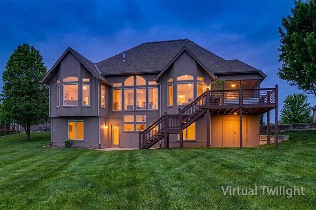 8070 Green Glades Court, Parkville, MO 64152