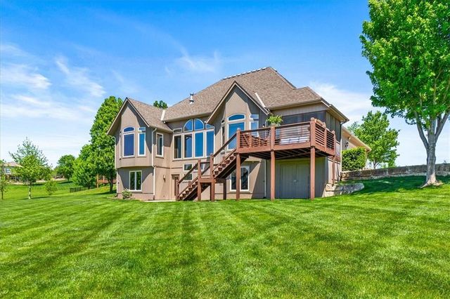 8070 Green Glades Court, Parkville, MO 64152