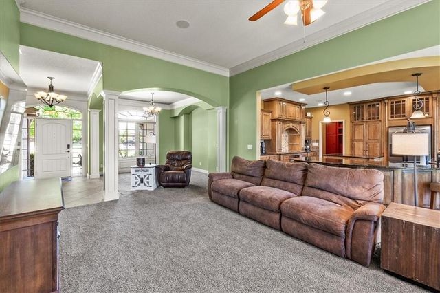 8070 Green Glades Court, Parkville, MO 64152
