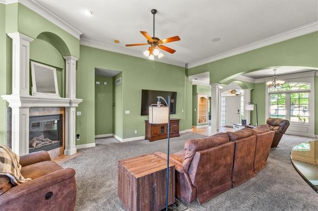 8070 Green Glades Court, Parkville, MO 64152