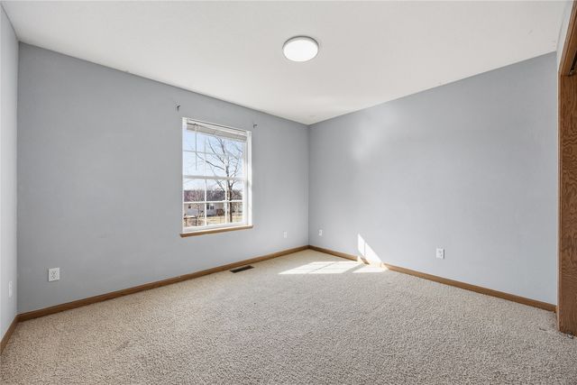 200 S Hillcrest Circle, Center Point, IA 52213