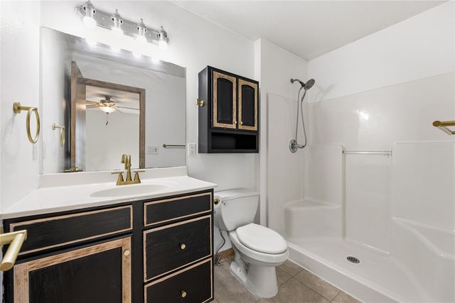 200 S Hillcrest Circle, Center Point, IA 52213