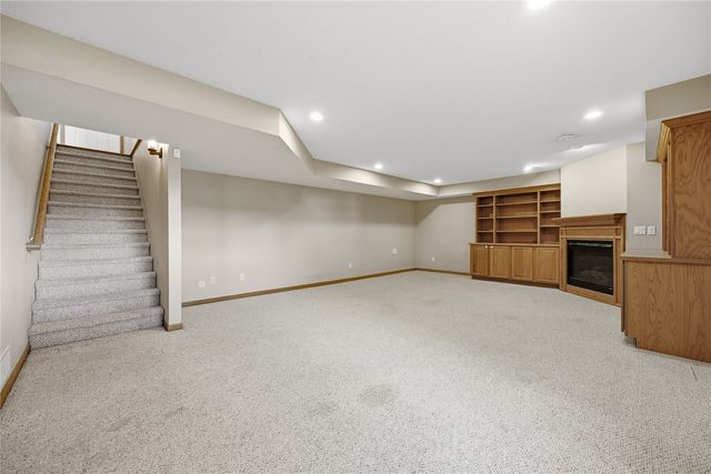 200 S Hillcrest Circle, Center Point, IA 52213