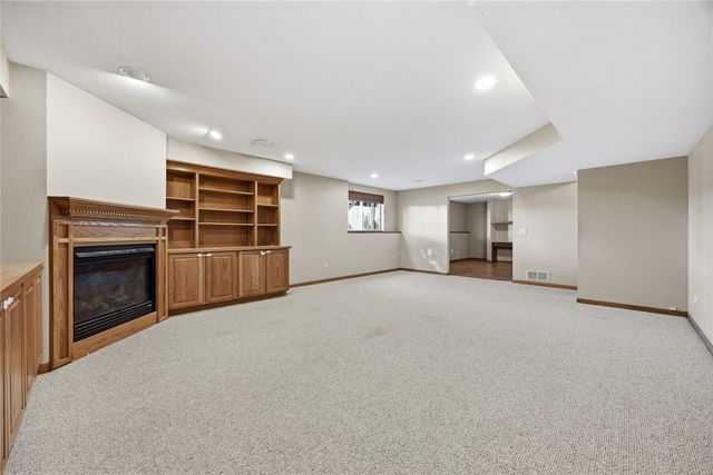 200 S Hillcrest Circle, Center Point, IA 52213