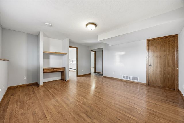 200 S Hillcrest Circle, Center Point, IA 52213