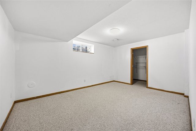 200 S Hillcrest Circle, Center Point, IA 52213