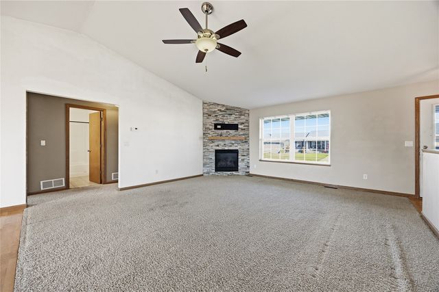 200 S Hillcrest Circle, Center Point, IA 52213