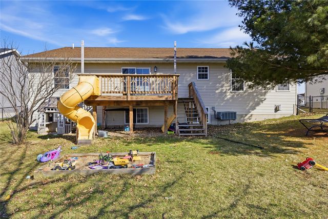 200 S Hillcrest Circle, Center Point, IA 52213