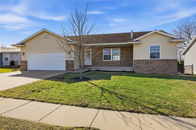 200 S Hillcrest Circle, Center Point, IA 52213