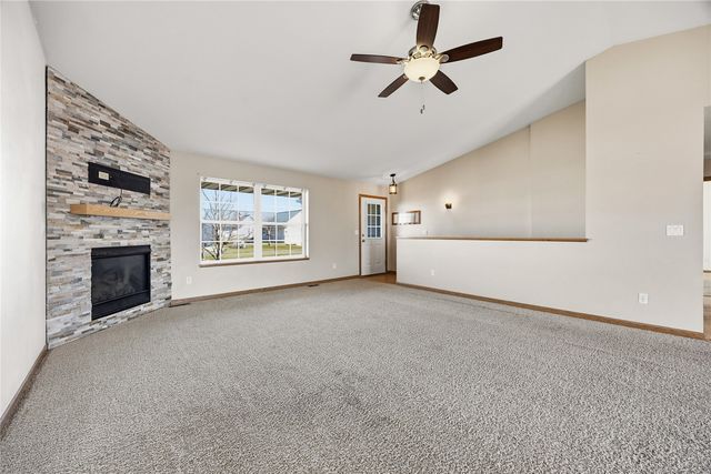 200 S Hillcrest Circle, Center Point, IA 52213