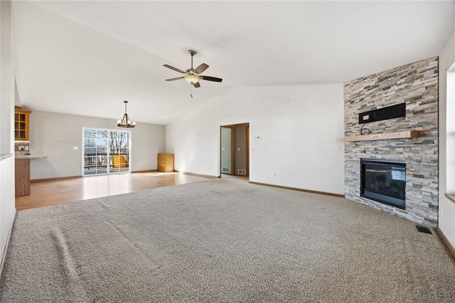 200 S Hillcrest Circle, Center Point, IA 52213