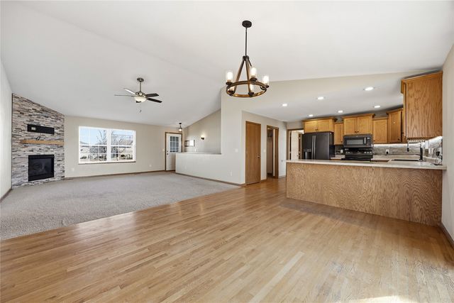 200 S Hillcrest Circle, Center Point, IA 52213