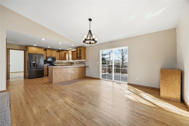 200 S Hillcrest Circle, Center Point, IA 52213