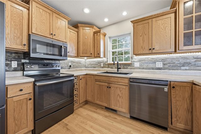 200 S Hillcrest Circle, Center Point, IA 52213