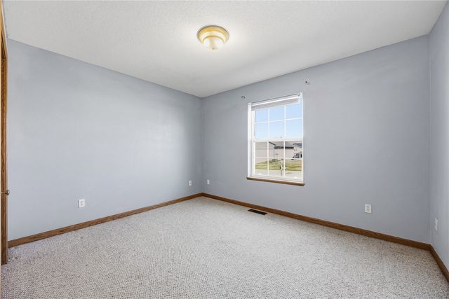 200 S Hillcrest Circle, Center Point, IA 52213