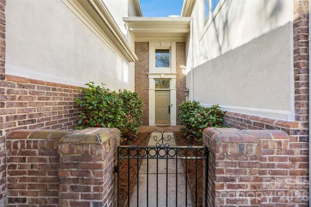 8934 Challis Hill Lane, Charlotte, NC 28226