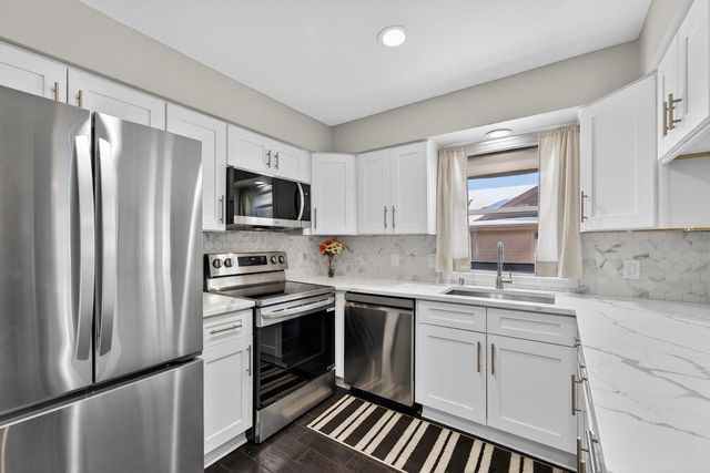 W133N8139 Danell DRIVE, Menomonee Falls, WI 53051