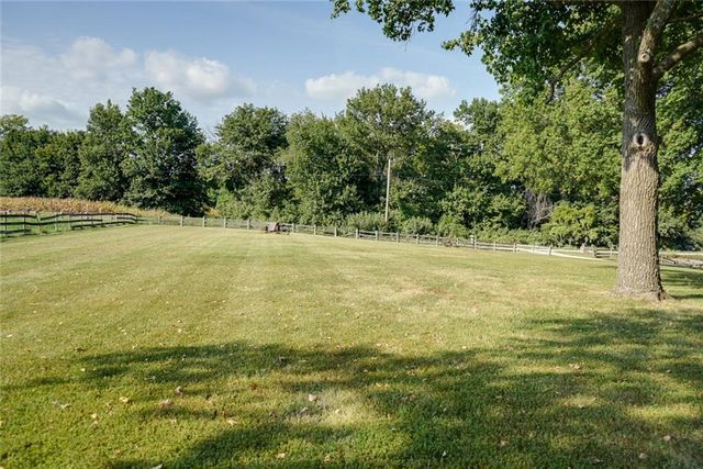 24001 E 223rd Street, Harrisonville, MO 64701