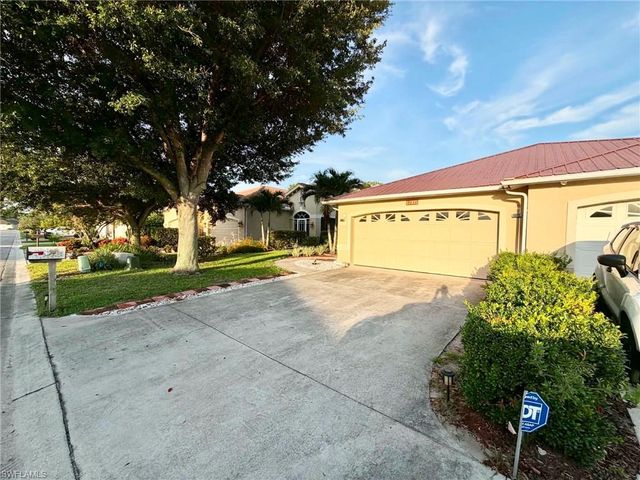 9052 Leatherwood LOOP, Lehigh Acres, FL 33936