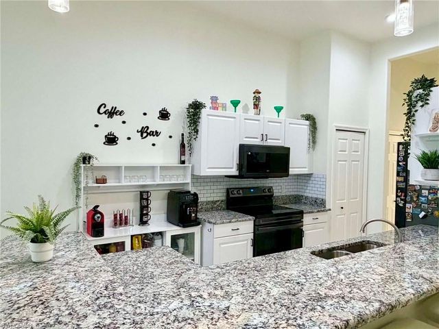 9052 Leatherwood LOOP, Lehigh Acres, FL 33936