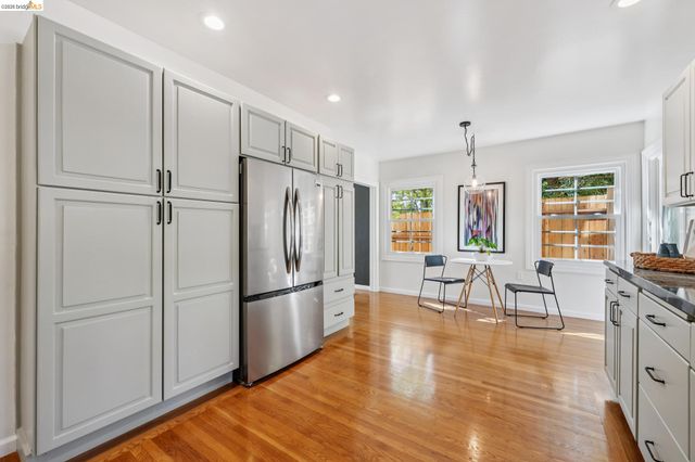 2000 Clemens Rd, Oakland, CA 94602