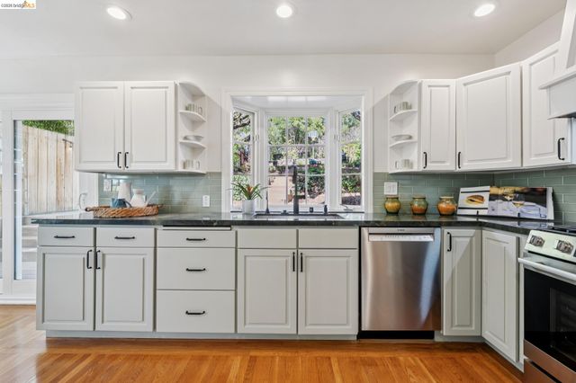 2000 Clemens Rd, Oakland, CA 94602