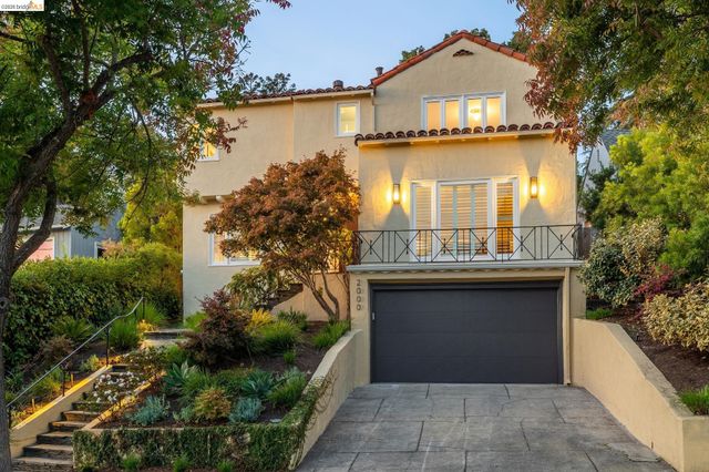 2000 Clemens Rd, Oakland, CA 94602